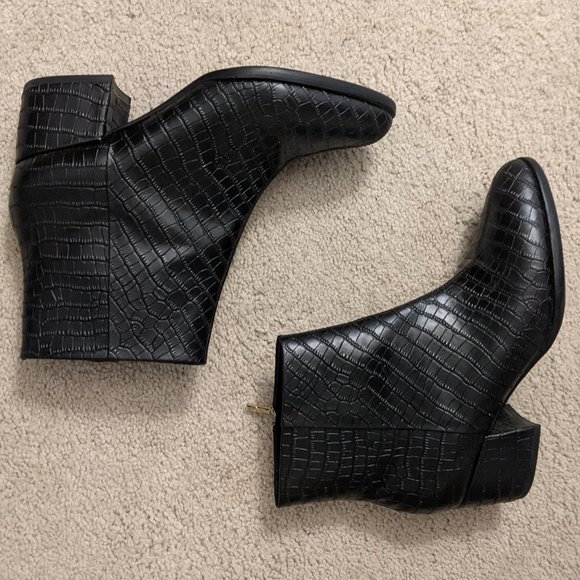 J. Mclaughlin crocodile embossed leather bootie - Picture 2 of 5